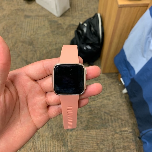 Fitbit Versa - Rose Gold - Picture 1 of 4